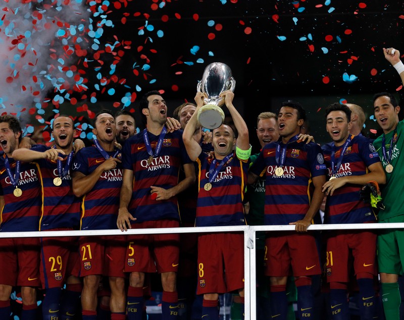 Supercupa Europei: FC Barcelona - FC Sevilla 4-4, 5-4 după prelungiri. Fabulos! Unul dintre cele mai frumoase meciuri din istorie. Andaluzii au revenit miraculos, de la 1-4! ^Legitimat la Sevilla, Raul Rusescu n-a fost inclus în lot, ci se pregătește separat, așteptând să fie iarăși izgonit / GALERIE FOTO & VIDEO