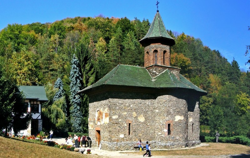 Accesul pelerinilor spre Mănăstirea Prislop este facilitat în perioada Paștelui