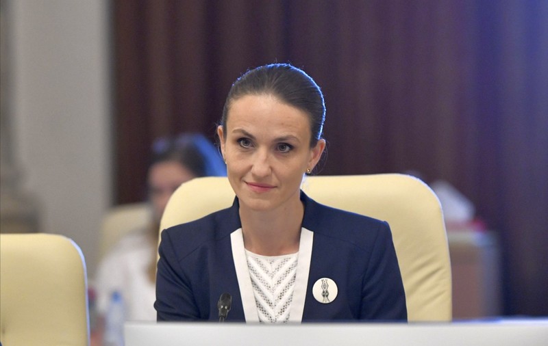 „Ecosistem de paraziţi” în jurul consulatelor. Ce spune Oana Ţoiu despre introducerea unor taxe consulare pentru diaspora