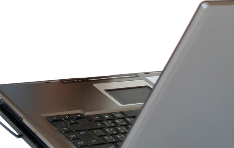 S-a lansat cel mai ușor notebook din lume. Vezi cât cântărește!