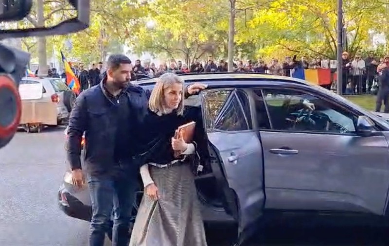 Cristela Georgescu, adusă la audieri la DIICOT. Sursă foto: Captură video/ Dumitru Angelescu - Libertatea