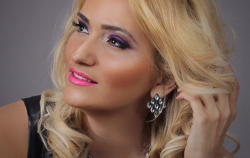 MODA 2014 | Anul acesta, se poartă IMPRIMEURILE CU JOCURI DE CUVINTE! Uite ce spune designerul Adela Diaconu