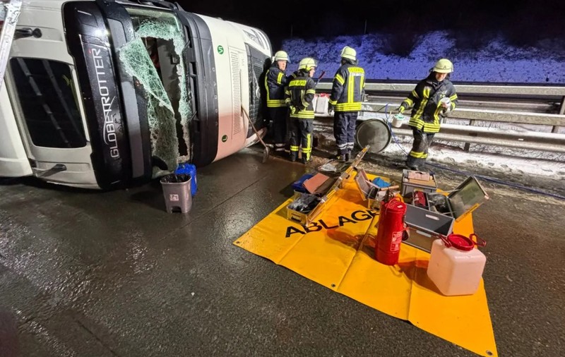 Șofer român de TIR scos prin parbriz pe autostrada A1 din Germania, după un accident pe  ninsoare și viscol între Hamburg și Bremen