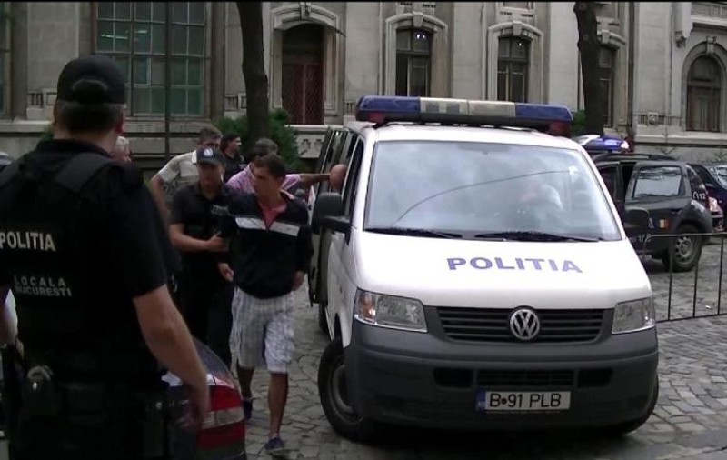 Fostul șef al Poliției locale centrale va fi judecat după ce împreună cu subalternii săi a tocmit o firmă externă să facă treaba polițiștilor locali
