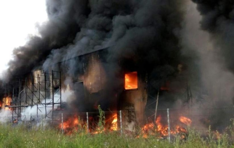 Incendiu puternic în Tunari, Ilfov. Flăcările au cuprins două vile
