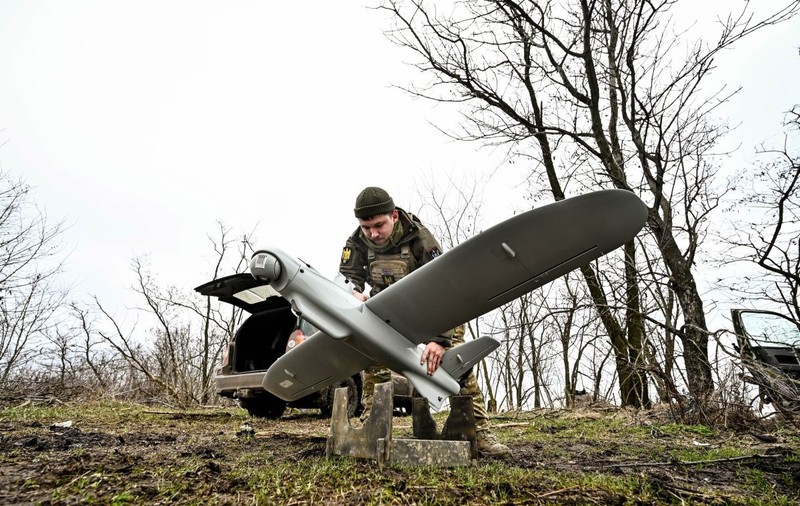Război în Ucraina, ziua 887 | Rușii se apropie de orașul strategic Pokrovsk. Zelenski a vizitat linia frontului din Harkov