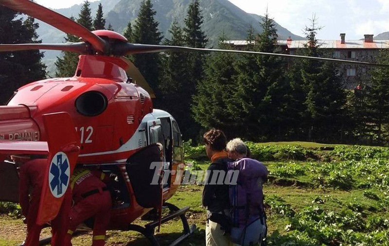 UPDATE: Turistă căzută într-o prăpastie din Munții Făgăraș. Coborârea de pe Vârful Șerbota durează aproape șapte ore