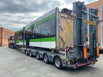 Primul tramvai destinat Capitalei a plecat azi din Arad. Foto: Mobilitate.eu