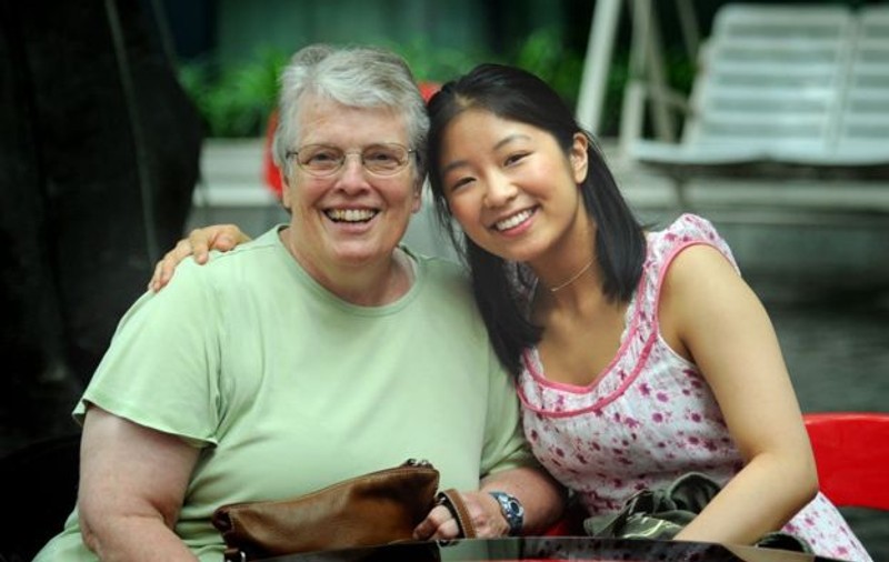 O tânără de origine chineză, care își caută părinții biologici, a fost revendicată de 50 de familii