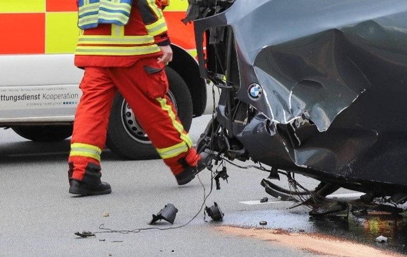 Cum arată un SUV BMW, după ce i-a explodat o roată la 240 km/h