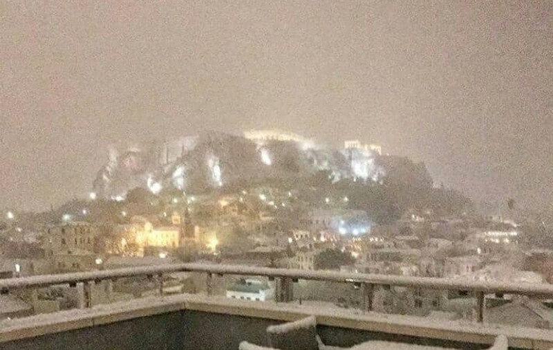 VIDEO | Ninsori abundente și temperaturi scăzute în Grecia, inclusiv în Atena. Traficul, dat peste cap