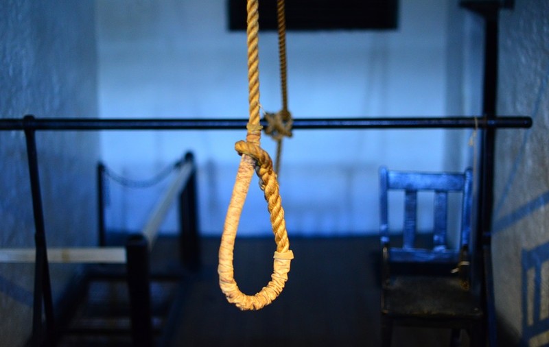 Un consilier de la Consiliul Superior al Magistraturii a fost găsit spânzurat în casă. Poliţiştii au deschis dosar de moarte suspectă