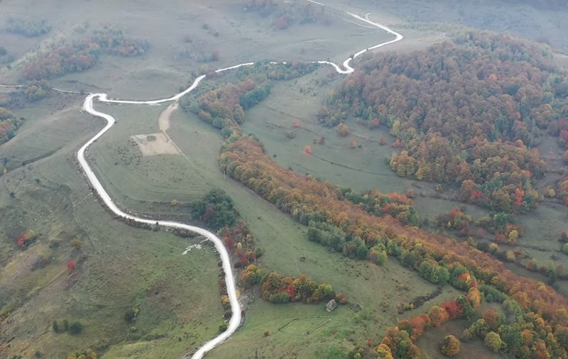 Lucrări în ritm alert pe Transalpina de Apuseni - cel mai spectaculos drum montan din județul Alba. Până la sfârșitul anului, un lot de 43 km va fi gata