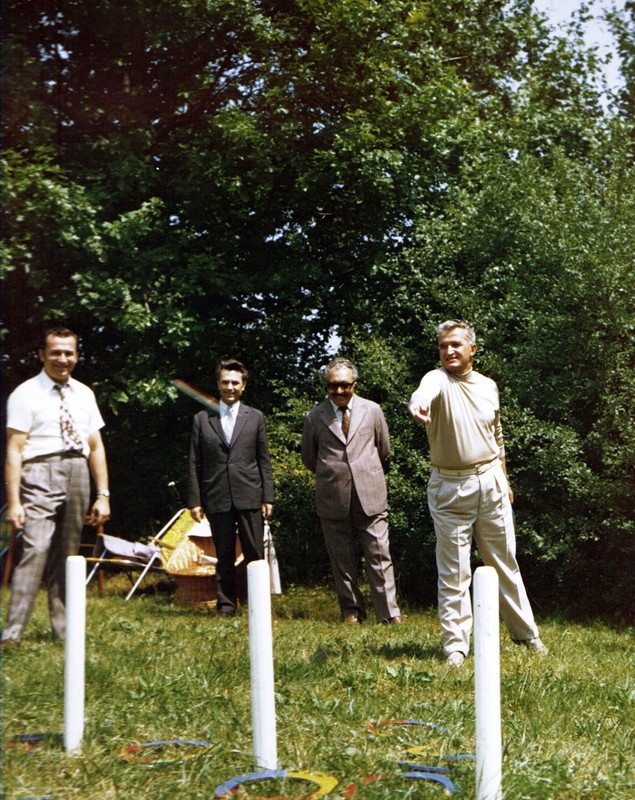 Ion Iliescu, în vacanță alături de Nicolae Ceaușescu. Imagini nemaivăzute, păstrate în arhivă | GALERIE FOTO