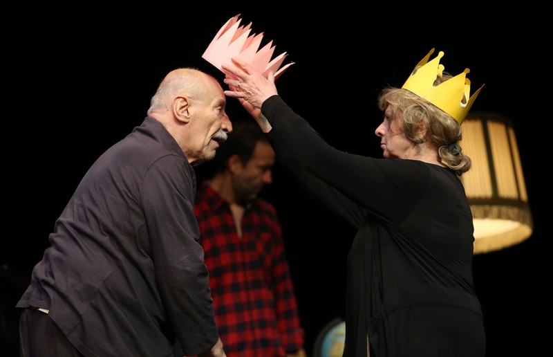Victor Rebengiuc și Mariana Mihuț pe scena TNB, în “Regele moare” / Foto: Florin Ghioca