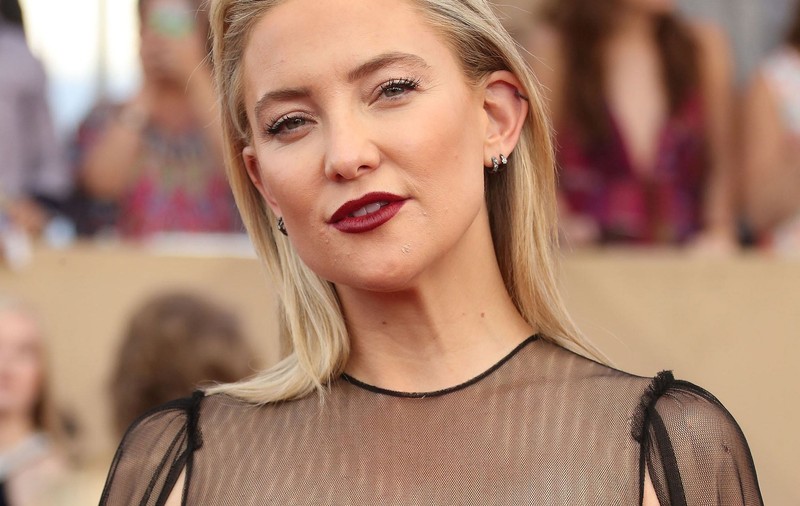 Brad Pitt și Kate Hudson formează un cuplu. Mama actriței a confirmat informația