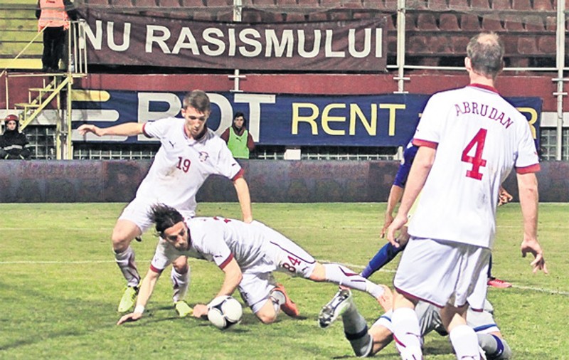 Rapid - Petrolul, spectacol doar în tribune