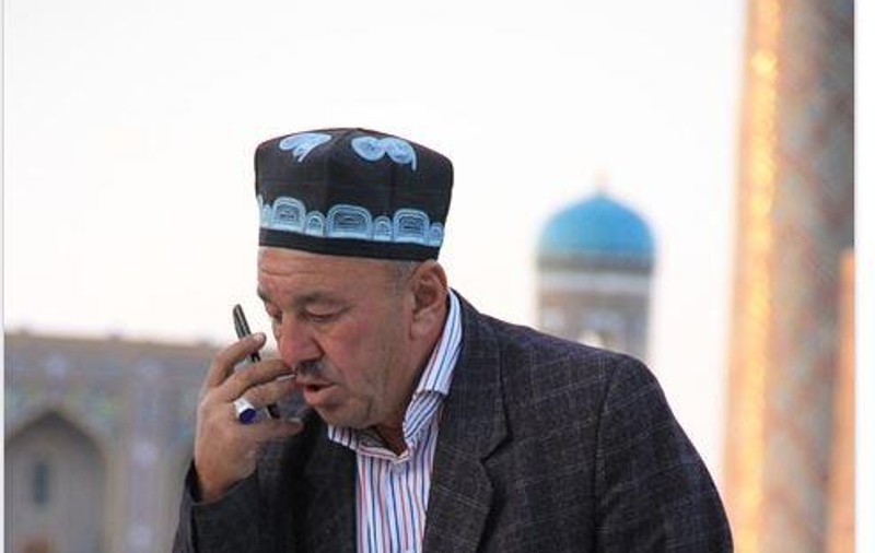 Funcționarii publici din Uzbekistan muncesc 15 ore pe zi, fără week-end-uri libere, de trei ani. ”Uneori nu-mi văd copiii cu zilele”