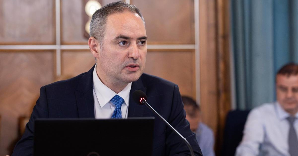 Ministrul Finanțelor, Alexandru Nazare, în timpul unei ședințe de Guvern la Palatul Victoria