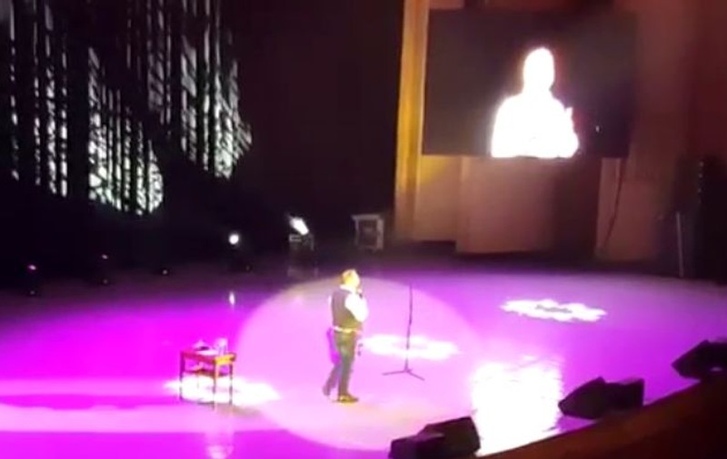 VIDEO EXCLUSIV/Momente de panică la stand-up comedy-ul de la Sala Palatului. Celentano a oprit show-ul și a cerut intervenția unui medic