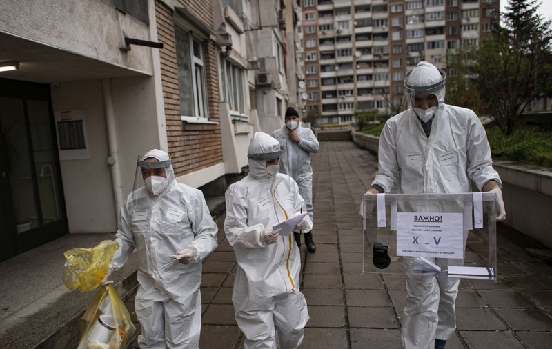 Singura țară UE mai puțin vaccinată decât România e în topul mortalității COVID: „Furtuna perfectă” de neîncredere și fake news