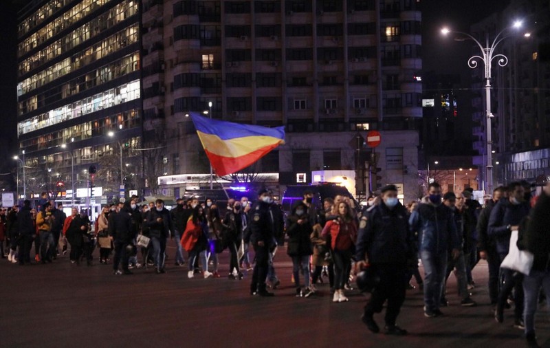 A cincea zi de proteste împotriva restricțiilor. Doar câteva zeci de oameni au mai ieșit în stradă pentru a-și striga nemulțumirile