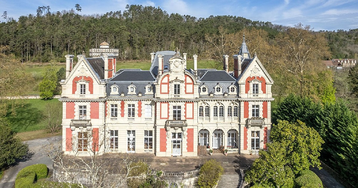 Castelul Magne, situat în sud vestul Franței, vedere de sus