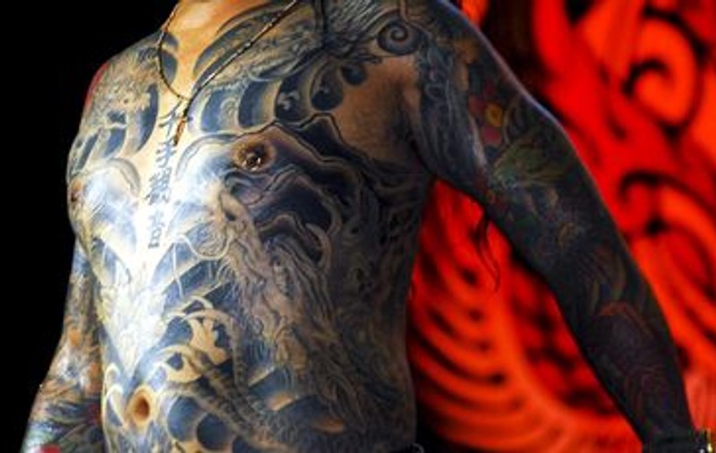Îşi va dona pielea tatuată unei galerii de artă