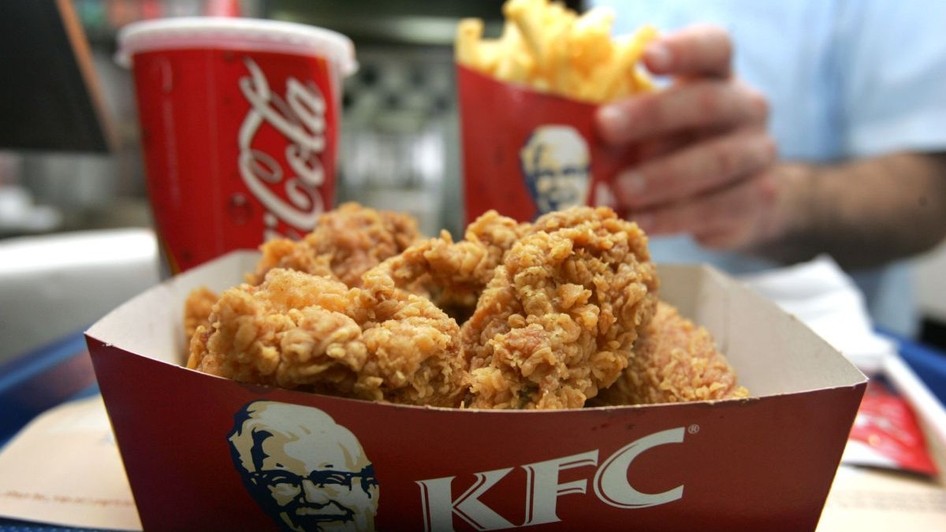 Restaurantele KFC din SUA renunță la produsele PepsiCo și trec la Coca-Cola, punând capăt unei alianțe de aproape patru decenii. Foto: Getty Images