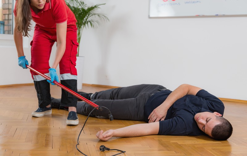 Cum se acordă primul ajutor în caz de electrocutare