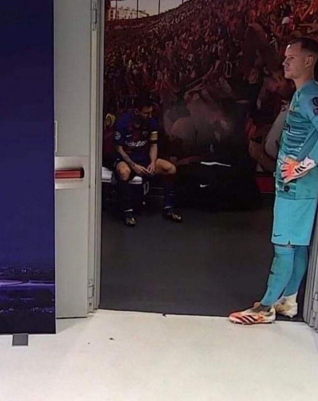 FOTO | 10 fotografii care arată modul în care a fost umilită Barcelona aseară de Bayern Munchen. Imaginea virală cu Messi din vestiar