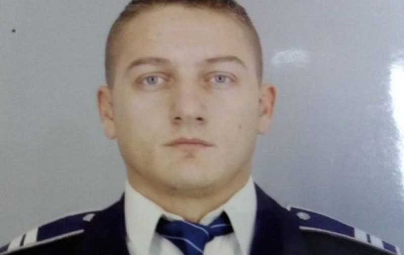 Un antibiotic vital pentru polițistul tăiat cu sabia nu se găsește la noi. Ciprian Sfichi a fost ajutat de colegii săi