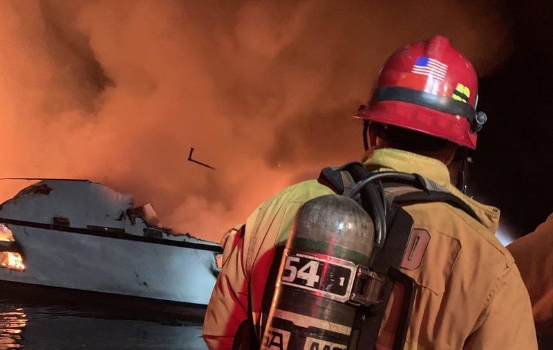 Incendiu puternic pe o barcă, în largul coastei Californiei. 34 de oameni au murit. Nu există niciun supraviețuitor | UPDATE