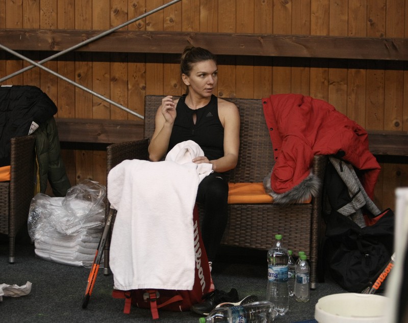 Simona Halep se antrenează în România. A primit o nuielușă de Moș Nicolae! Rămâne fără Cahill?| GALERIE FOTO