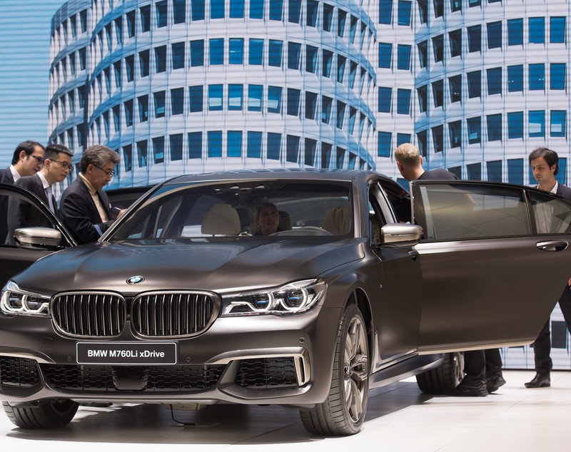 Fiul lui Liviu Dragnea și-a cumpărat în leasing o mașină nouă. Valentin Dragnea conduce un BMW de peste 150.000 de euro