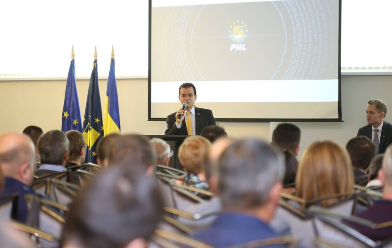 UPDATE | Liberalii aşteaptă să vadă cine va decide data alegerilor. Premierul cere mobilizare pentru septembrie sau octombrie