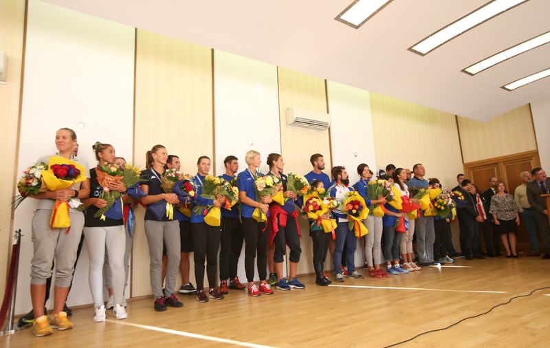 Canotoarele de aur au revenit în țară. Campioanele mondiale, premiate de MTS cu 56.000 de lei. Ionela și Marius se căsătoresc | FOTO & VIDEO