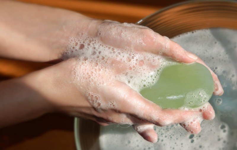 Săpunul antibacterian a fost interzis în SUA. De ce au luat autoritățile americane această decizie