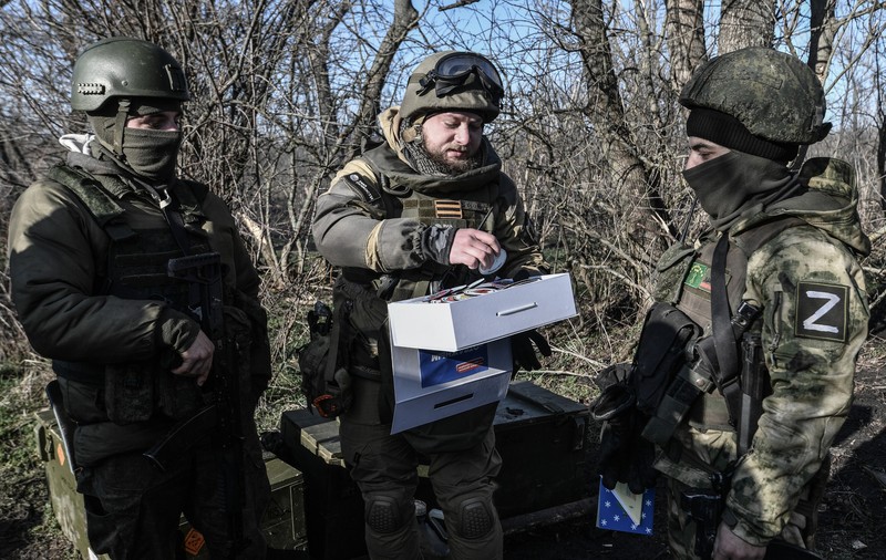 Un jurnalist rus a fost ucis și alți 3 au fost răniți, în apropierea liniei frontului din Ucraina. Moscova acuză un atac cu muniții cu dispersie