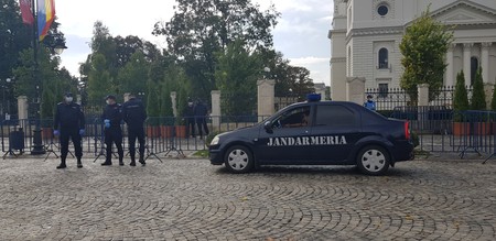 Mai multe echipaje de jandarmi sunt în zona Mitropoliei Moldovei și Bucovinei
