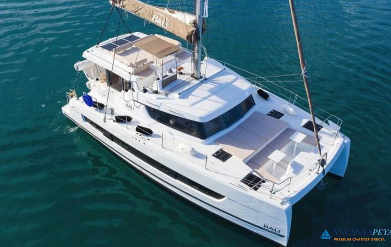 Trend inedit în 2026: Românii dau aglomerația de pe plajă pe vacanțele de lux pe catamaran în Grecia. Cât costă o escapadă pe propriul tău yacht, fără intermediari