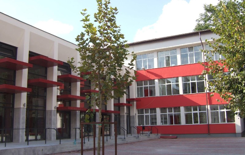 Demisii în masă la cea mai mare școală din București: toată conducerea a demisionat