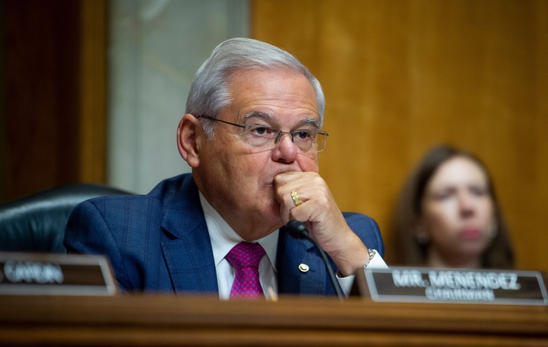Pachete cu 500.000 de dolari și lingouri de aur. Bob Menendez, unul dintre cei mai influenți senatori americani, acuzat de corupție
