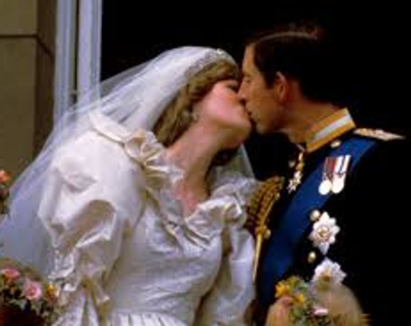 FOTO | Replica de neuitat a Prințesei Diana pentru Camilla Parker