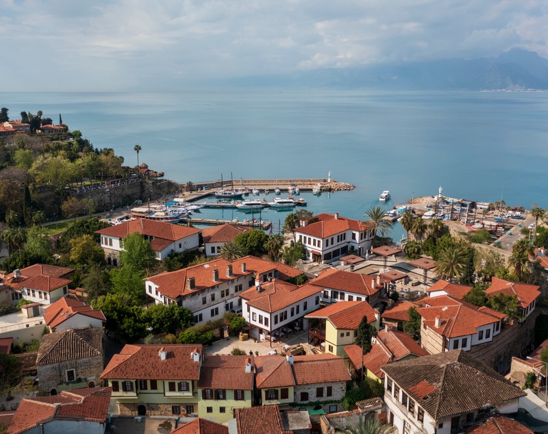 Antalya a devenit cea mai căutată destinație de vacanță pentru vara anului 2026, depășind Grecia. Cât costă un sejur de 7 zile în Turcia