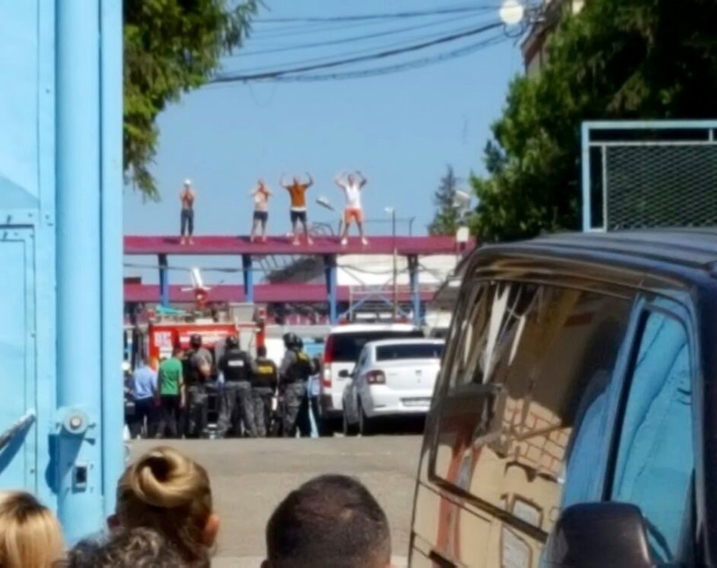 Protest al deținuților la penitenciarul din Iași! Au dat foc la celulă UPDATE | FOTO&VIDEO