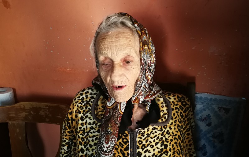 VIDEO/ Centenar Solidar: Piele și os și dragoste de mamă. Șerbana, Doinița și Aurel, o familie unită de suferințe