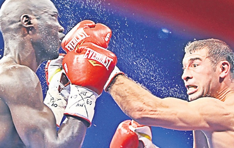 Lucian Bute e supărat azi, când împlineşte 32 de ani, că nu ştie mai nimic despre următorul meci