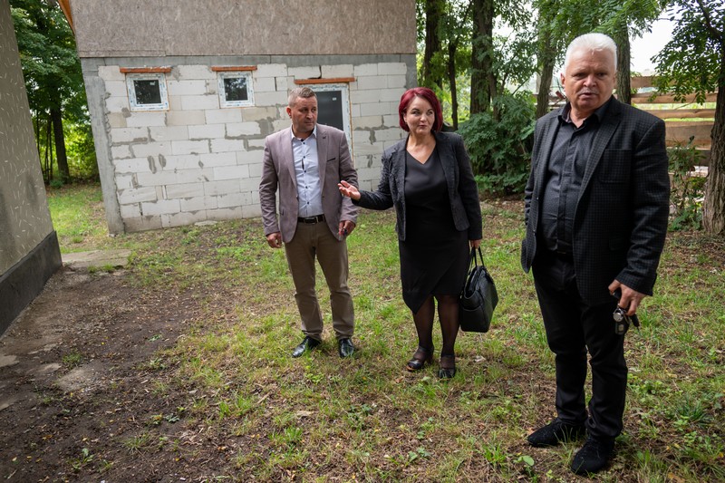 Primarul, vicele și directoarea școlilor din Stamate