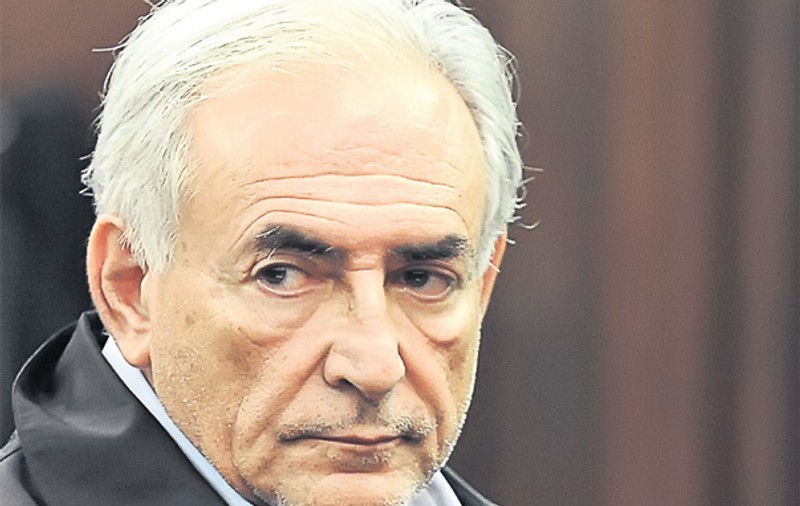 Camerista avea sperma lui Strauss-Kahn pe uniformă